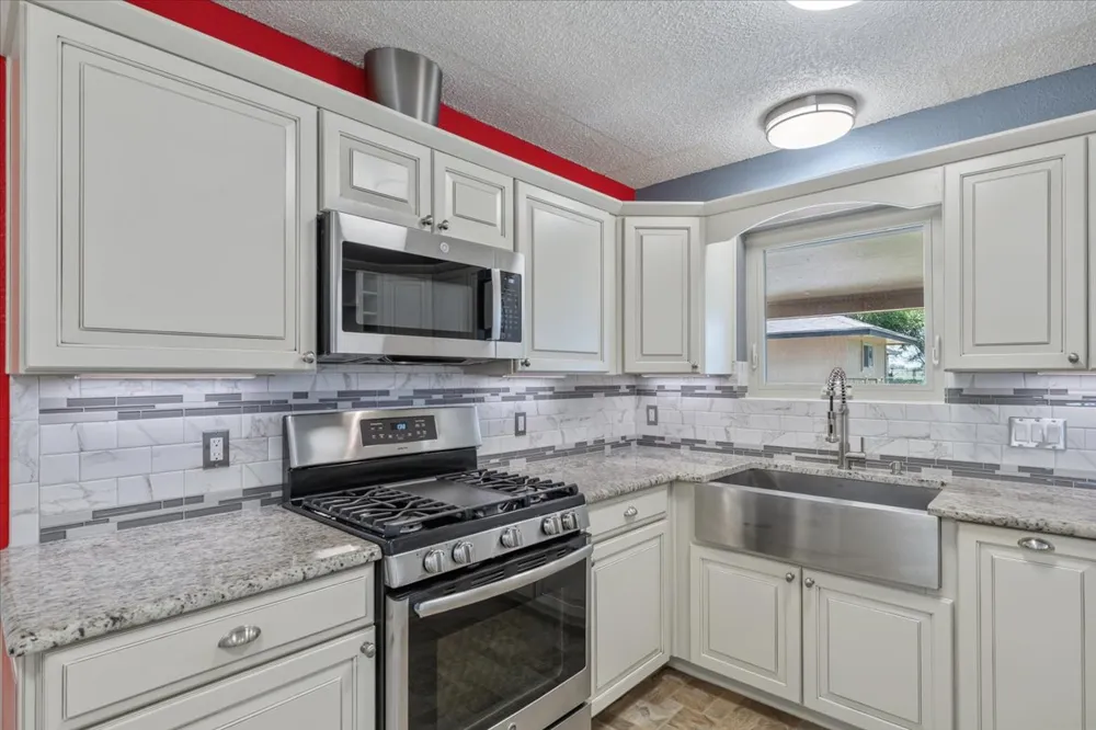1415 NE Whitehead Street Smithville, TX 78957