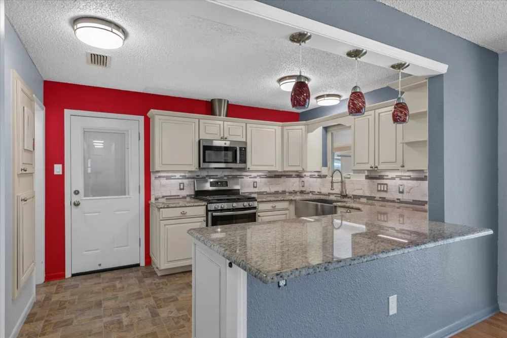1415 NE Whitehead Street Smithville, TX 78957
