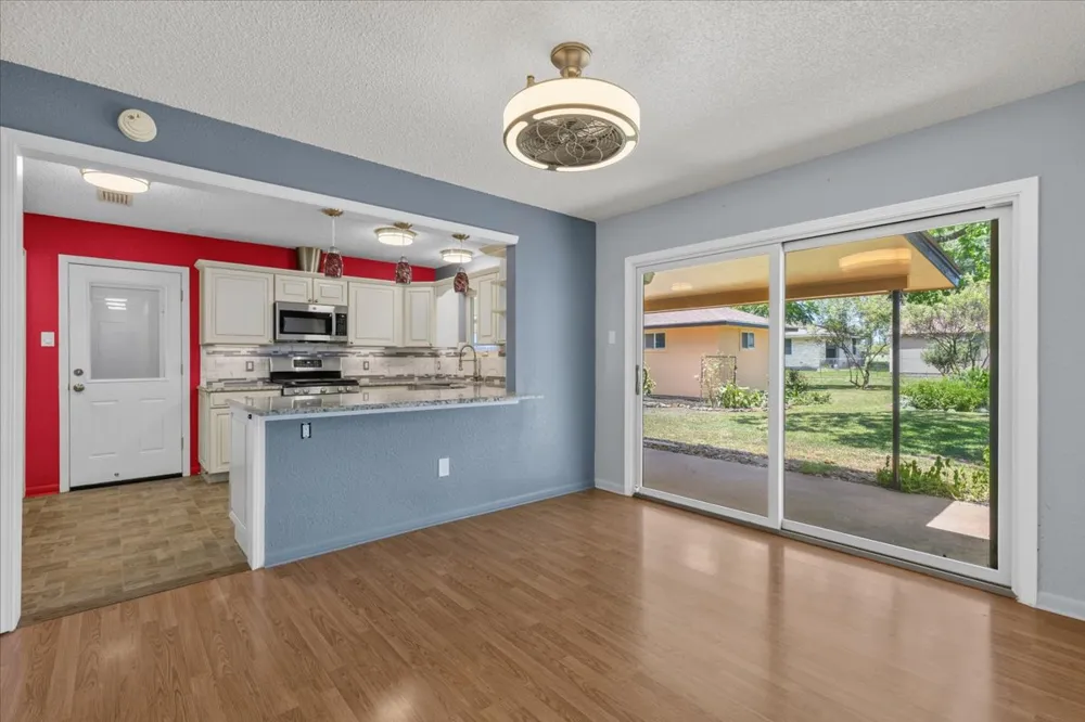 1415 NE Whitehead Street Smithville, TX 78957