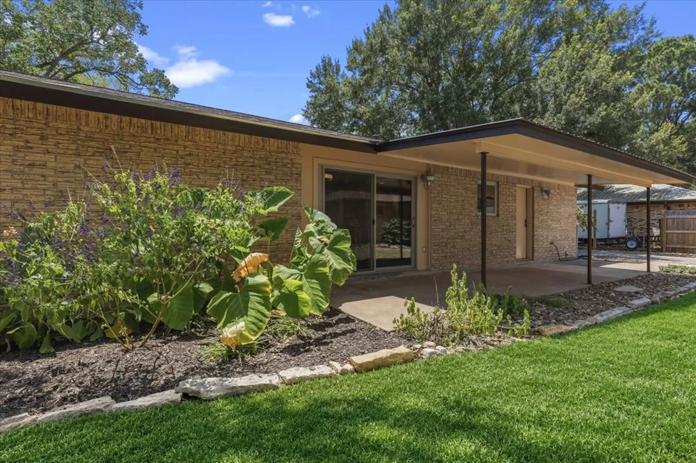 1415 NE Whitehead Street Smithville, TX 78957