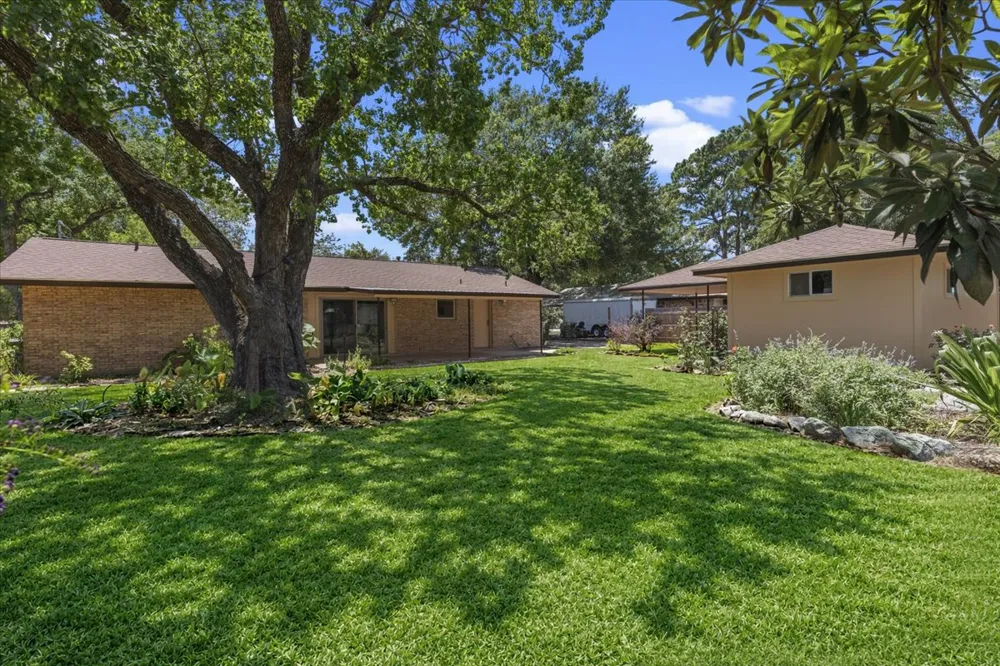 1415 NE Whitehead Street Smithville, TX 78957