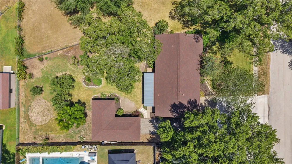 1415 NE Whitehead Street Smithville, TX 78957
