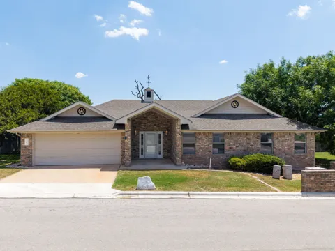 1204 Applewood Drive E