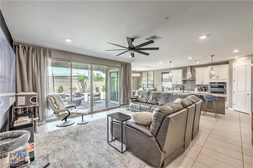 9952 Pine Trail Avenue Las Vegas, NV 89166