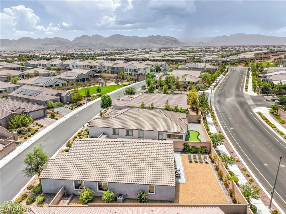 9952 Pine Trail Avenue Las Vegas, NV 89166