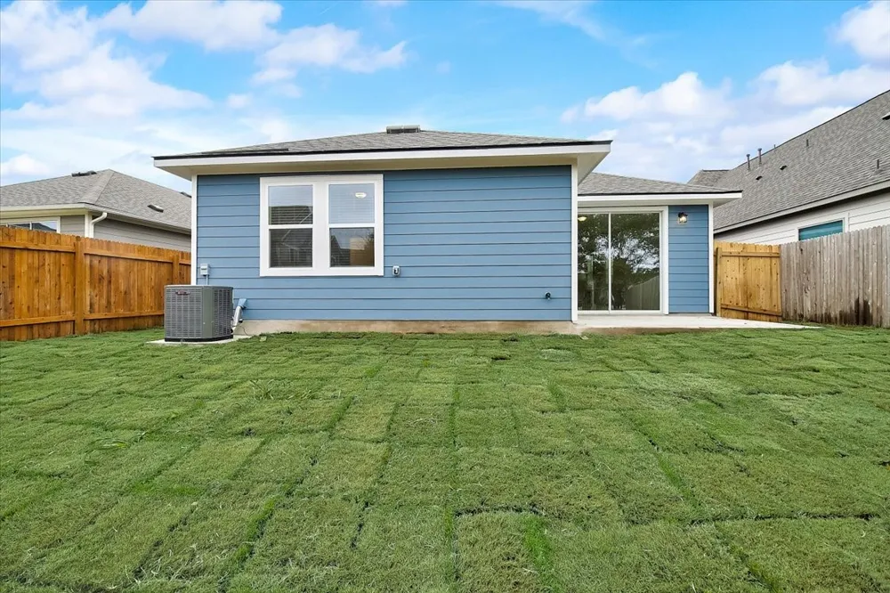 117 Lacey Oak Loop San Marcos, TX 78666