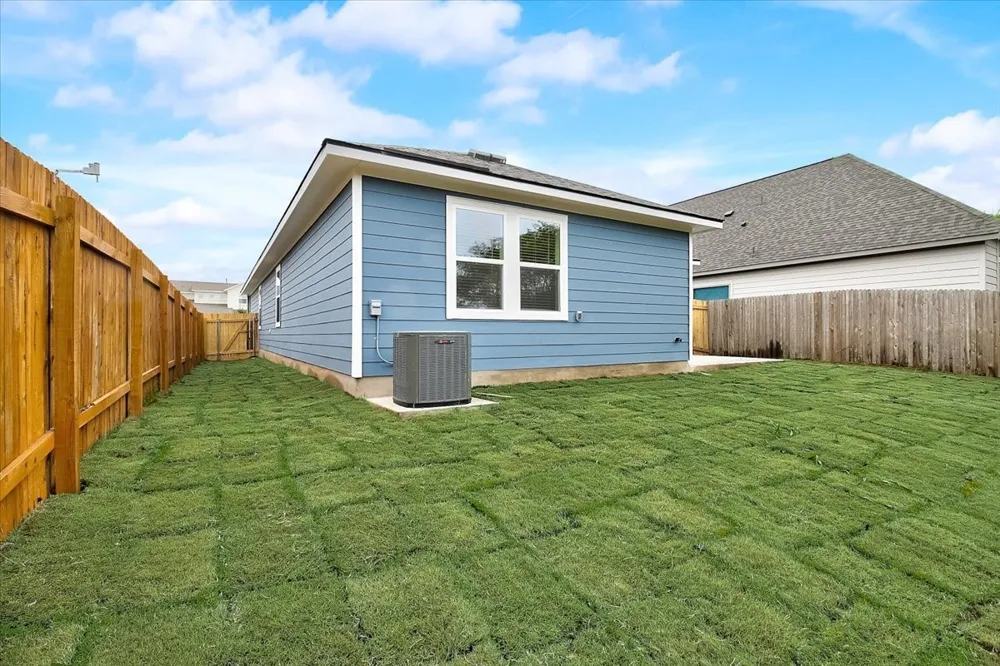 117 Lacey Oak Loop San Marcos, TX 78666