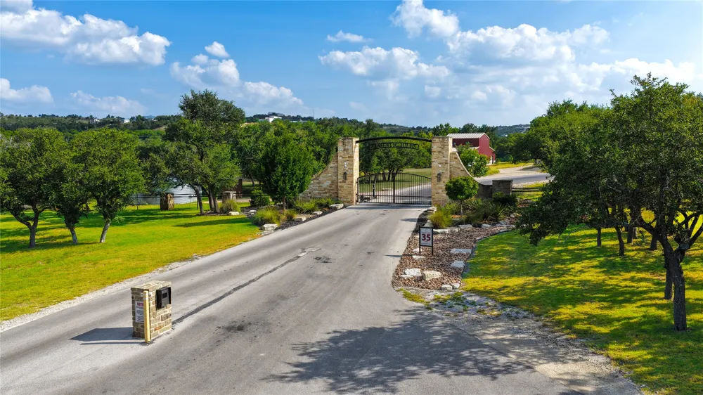 95 Big Sky Blanco, TX 78606