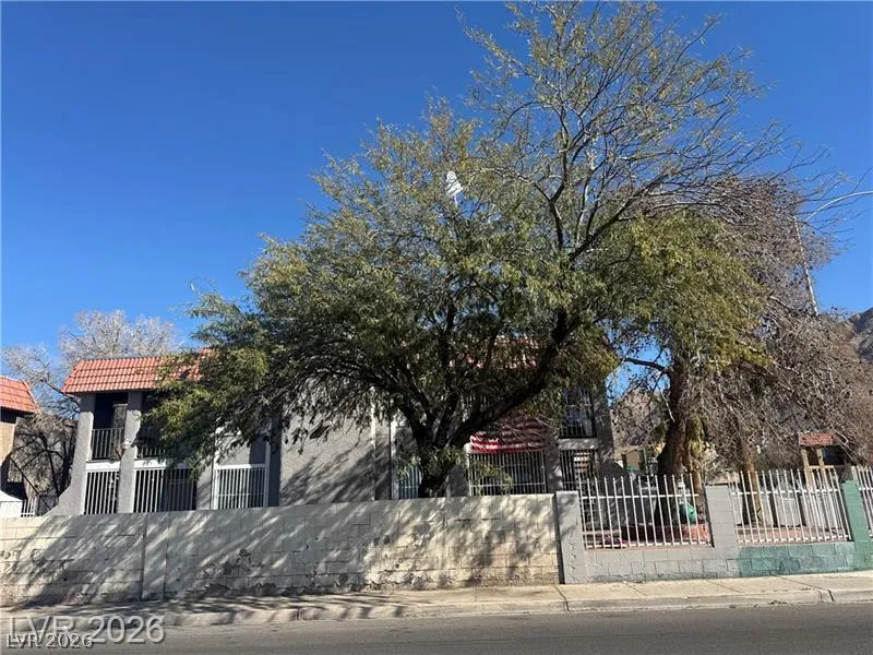 2185 Exeter Drive Las Vegas, NV 89156
