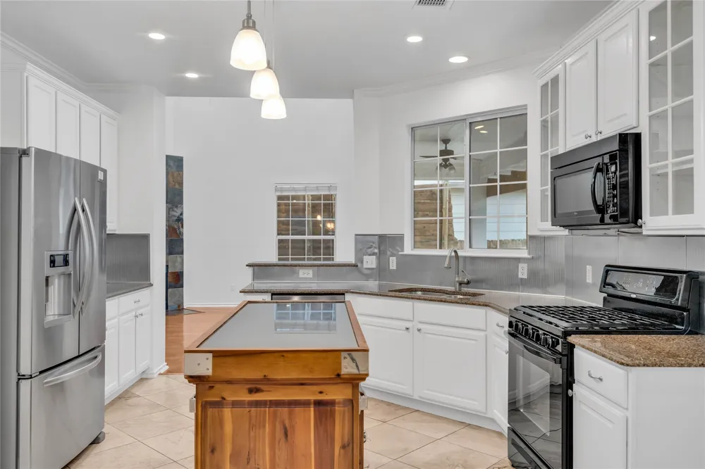 2606 Kinney Oaks Court Austin, TX 78704