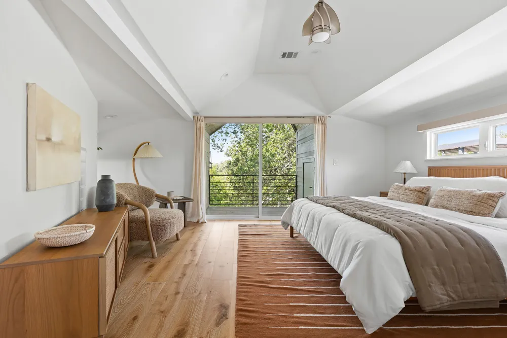 1182 Oakgrove Avenue #A Austin, TX 78702