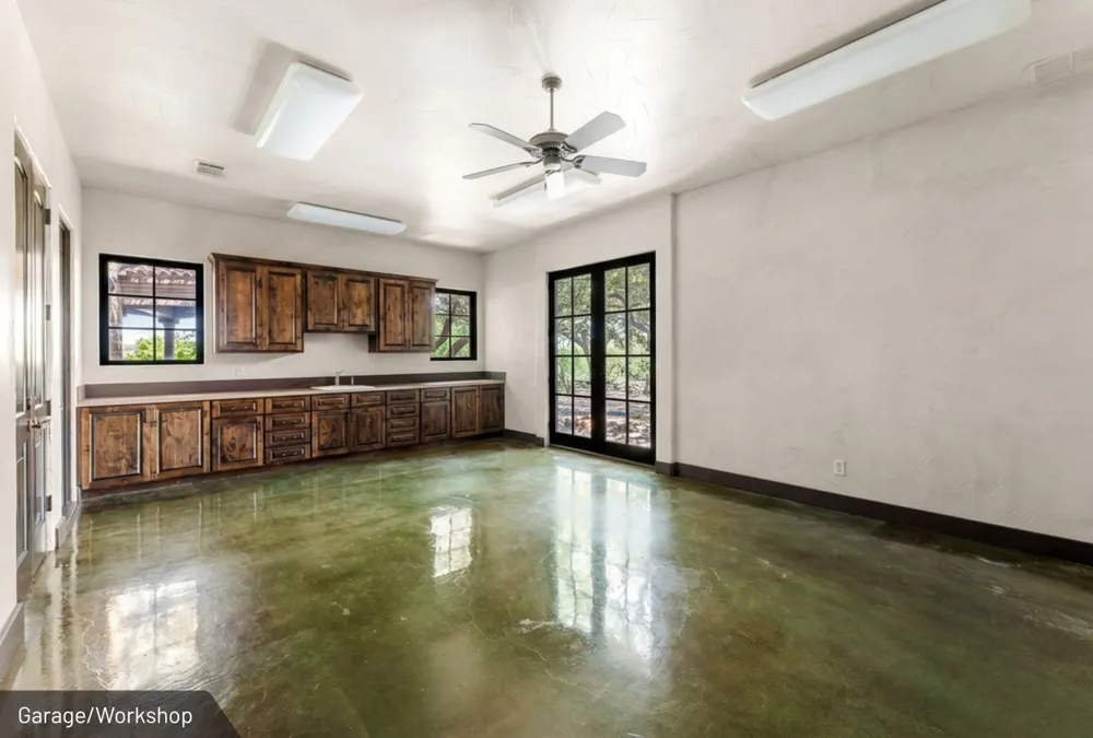 3220 Fall Creek Estates Drive Spicewood, TX 78669