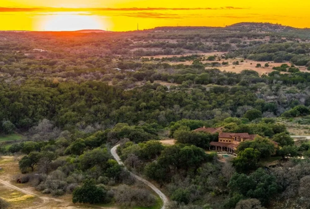 3220 Fall Creek Estates Drive Spicewood, TX 78669