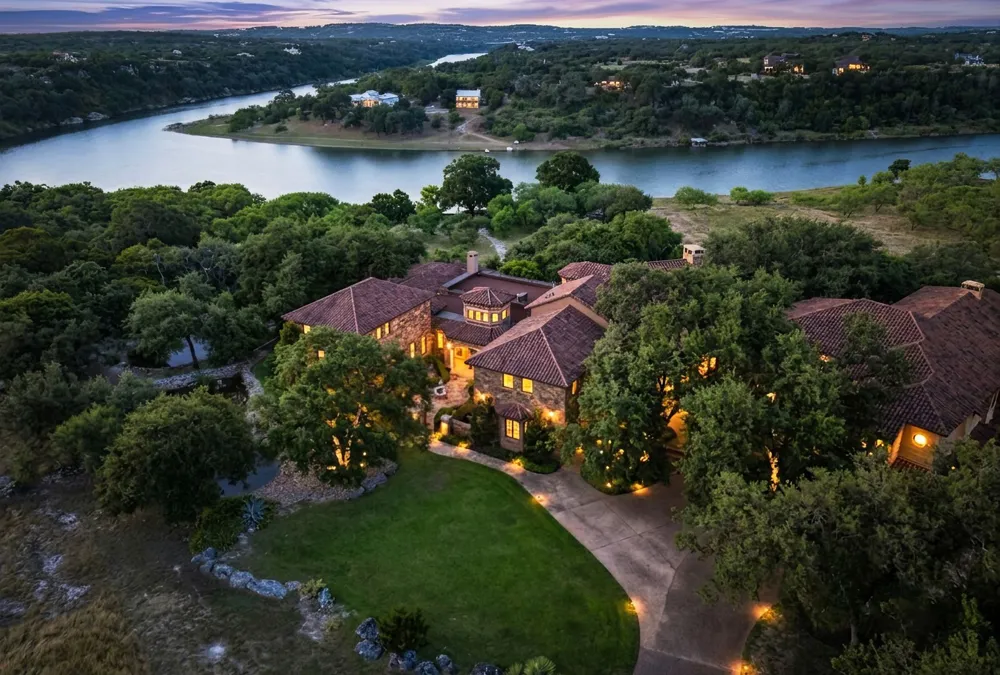 3220 Fall Creek Estates Drive Spicewood, TX 78669