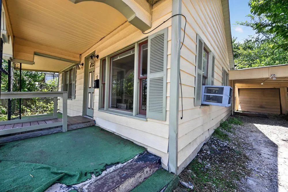 708 Booth Street Taylor, TX 76574