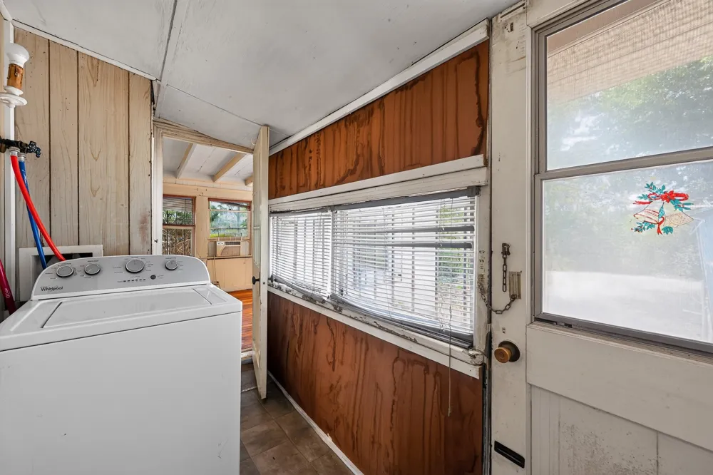 708 Booth Street Taylor, TX 76574