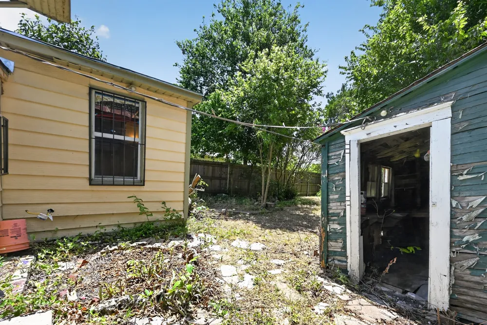 708 Booth Street Taylor, TX 76574