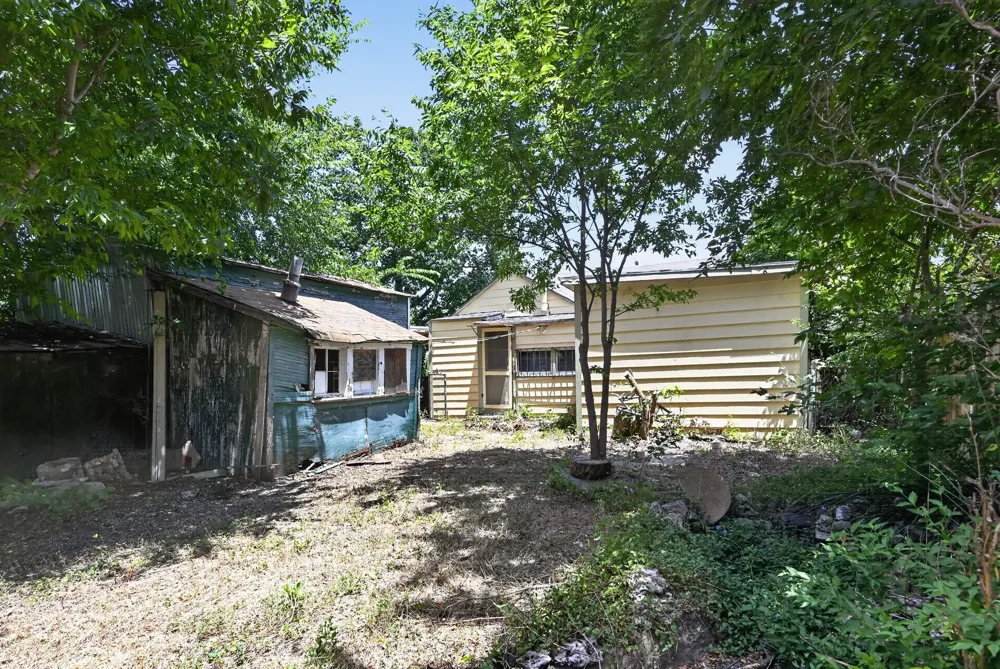 708 Booth Street Taylor, TX 76574
