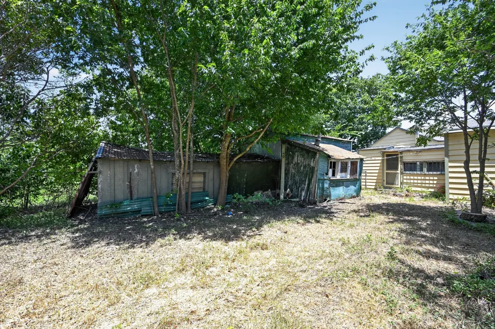 708 Booth Street Taylor, TX 76574