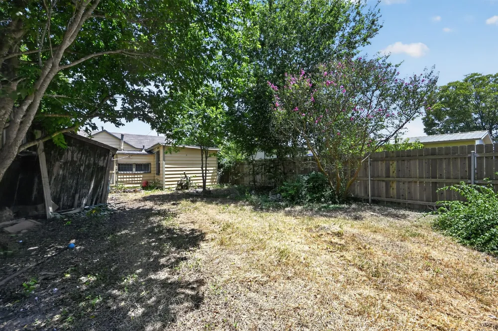 708 Booth Street Taylor, TX 76574