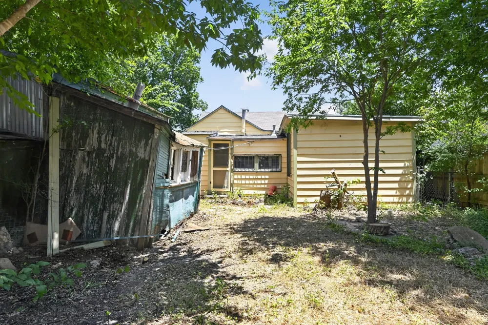 708 Booth Street Taylor, TX 76574