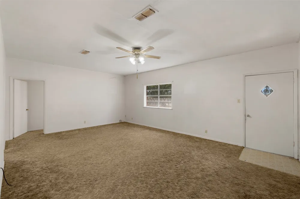 604 3rd Street Thorndale, TX 76577