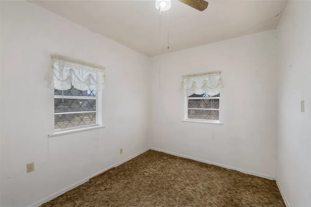 604 3rd Street Thorndale, TX 76577