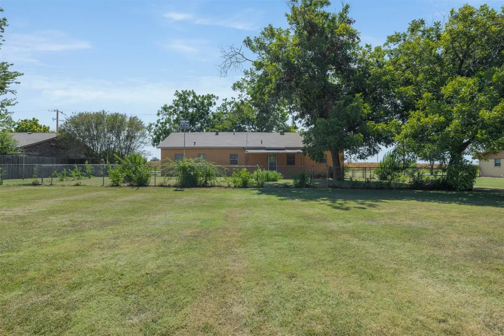 604 3rd Street Thorndale, TX 76577