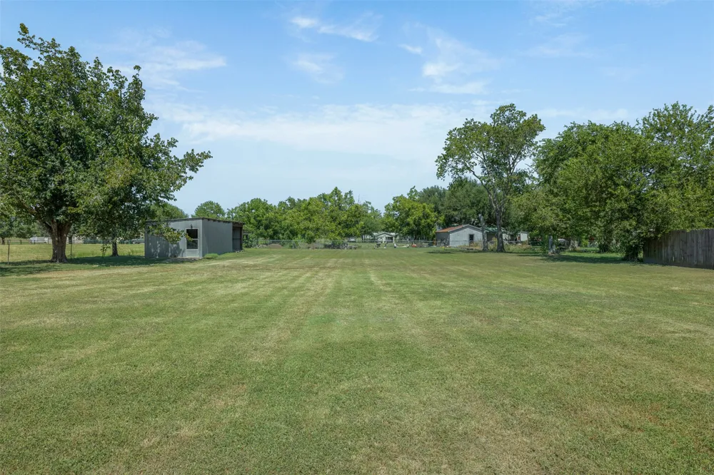 604 3rd Street Thorndale, TX 76577