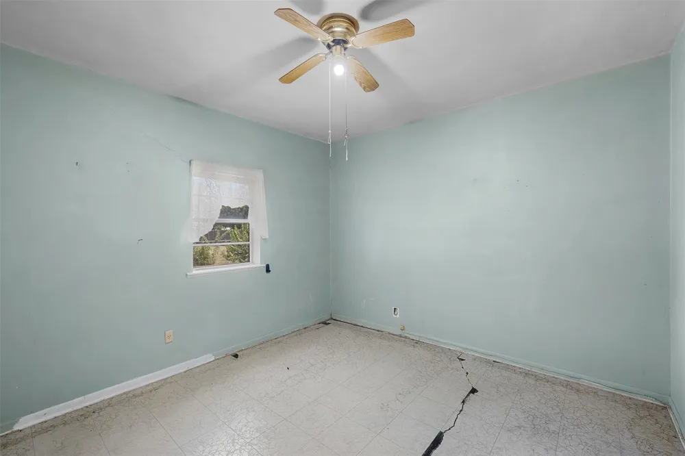 604 3rd Street Thorndale, TX 76577