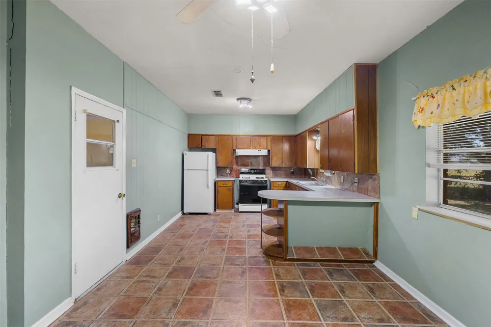 604 3rd Street Thorndale, TX 76577