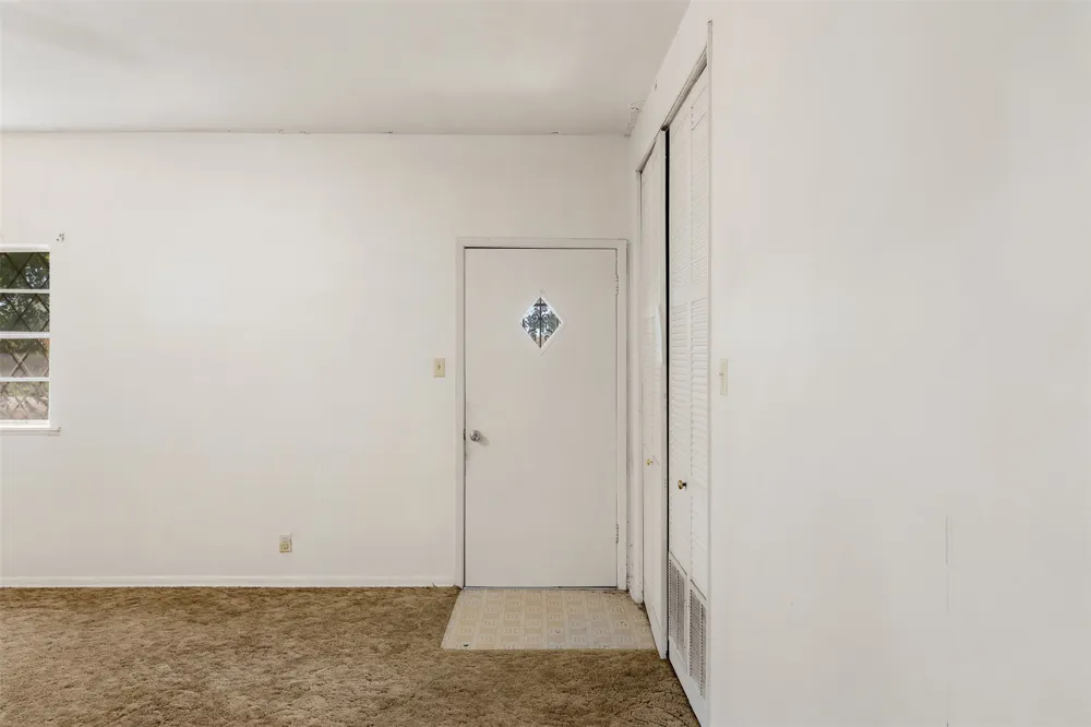 604 3rd Street Thorndale, TX 76577