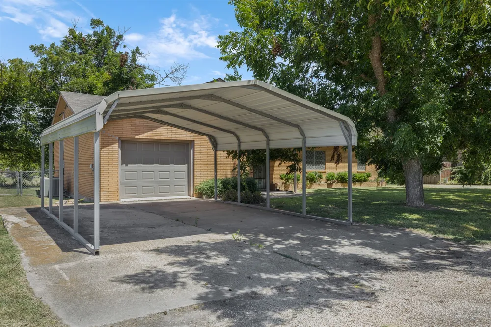 604 3rd Street Thorndale, TX 76577