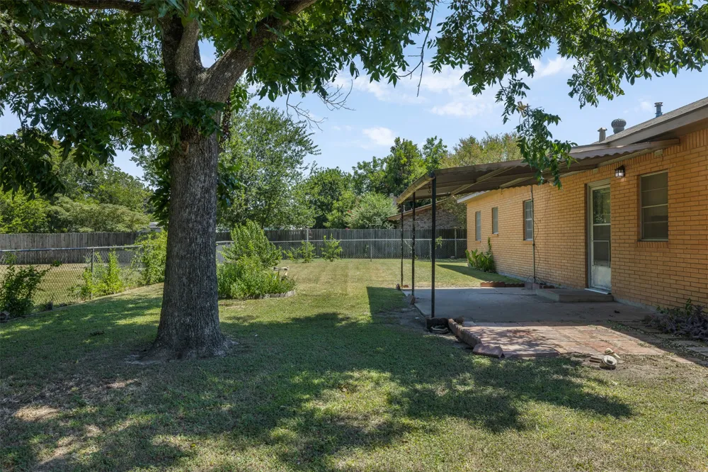 604 3rd Street Thorndale, TX 76577