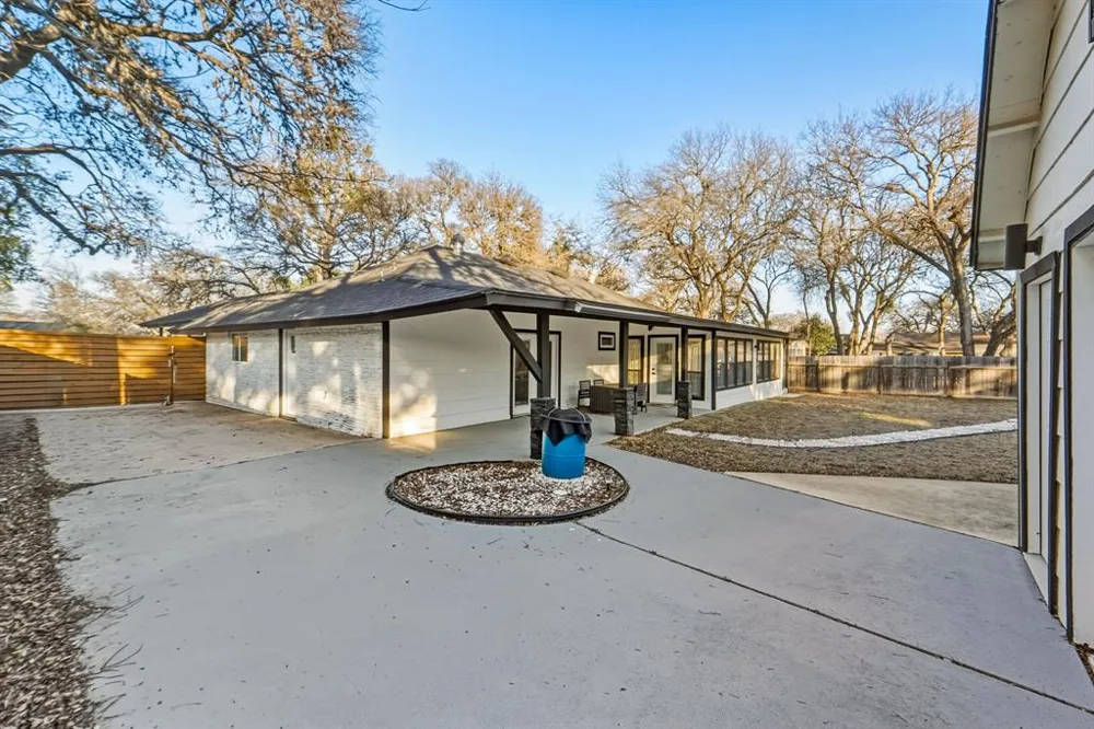 2107 Lewood Circle Austin, TX 78745