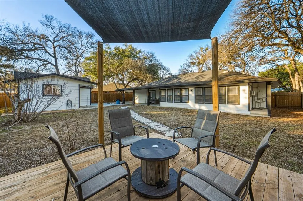 2107 Lewood Circle Austin, TX 78745