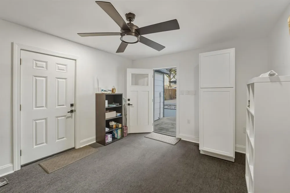 2107 Lewood Circle Austin, TX 78745