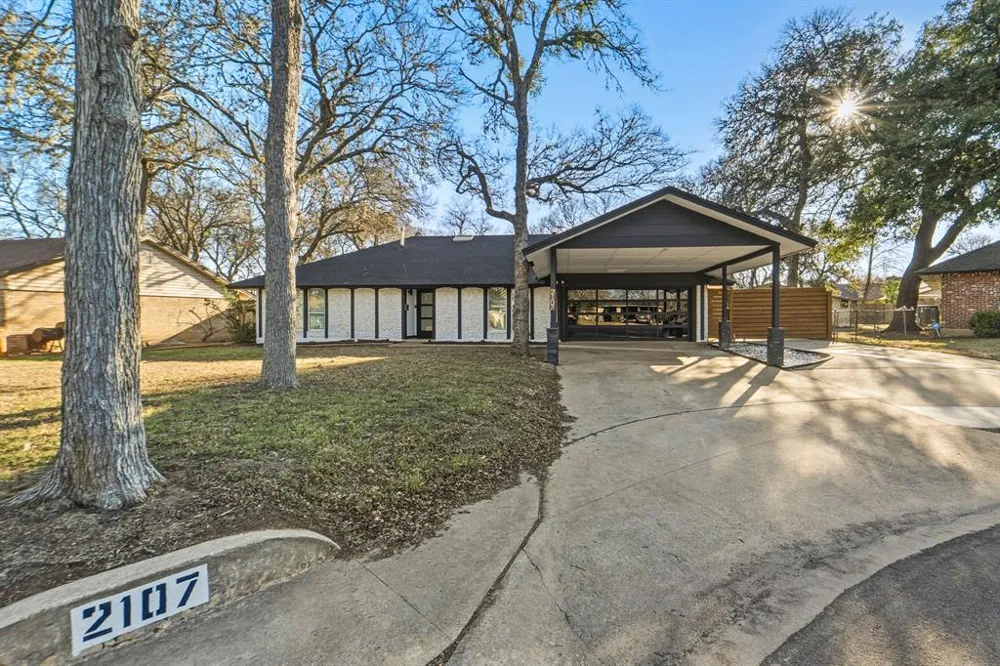 2107 Lewood Circle Austin, TX 78745