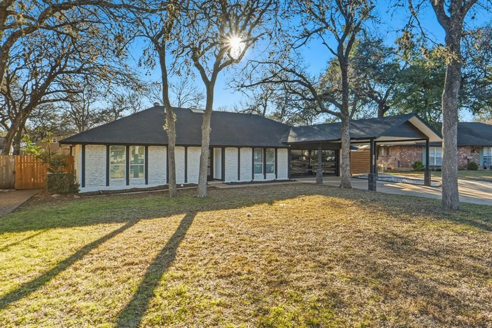 2107 Lewood Circle Austin, TX 78745