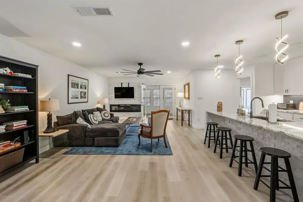 2107 Lewood Circle Austin, TX 78745