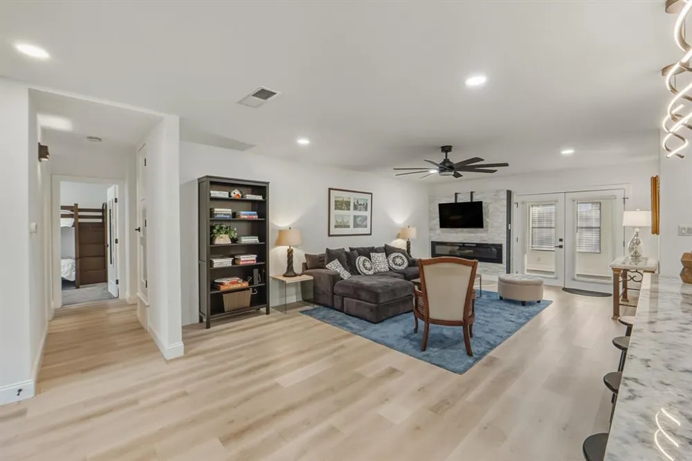 2107 Lewood Circle Austin, TX 78745
