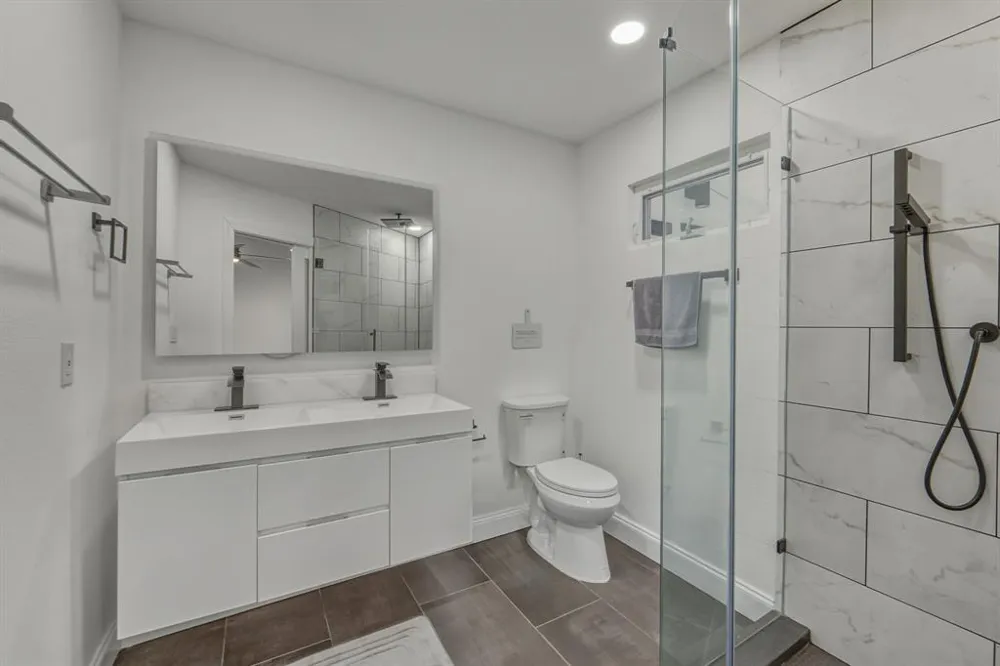 2107 Lewood Circle Austin, TX 78745