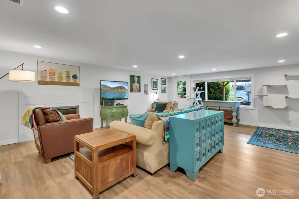 16418 125th Avenue SE Renton, WA 98058