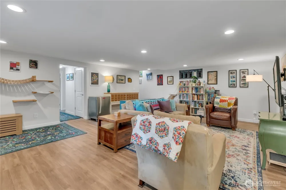 16418 125th Avenue SE Renton, WA 98058