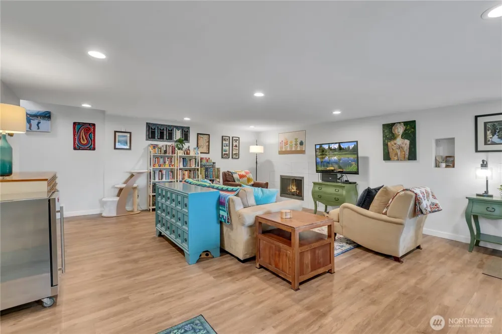 16418 125th Avenue SE Renton, WA 98058