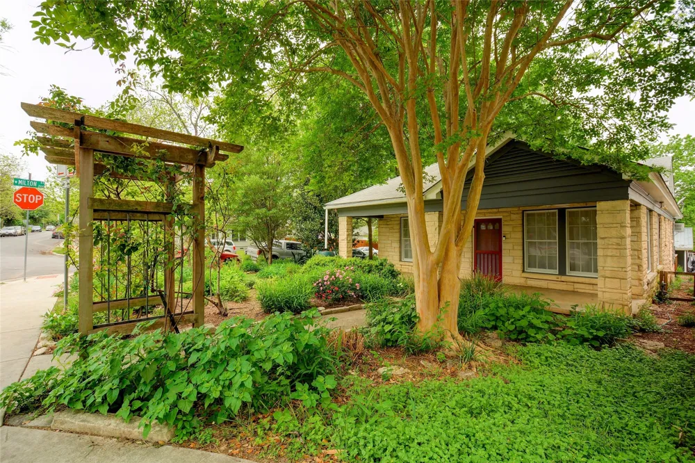 1610 Eva Street Austin, TX 78704