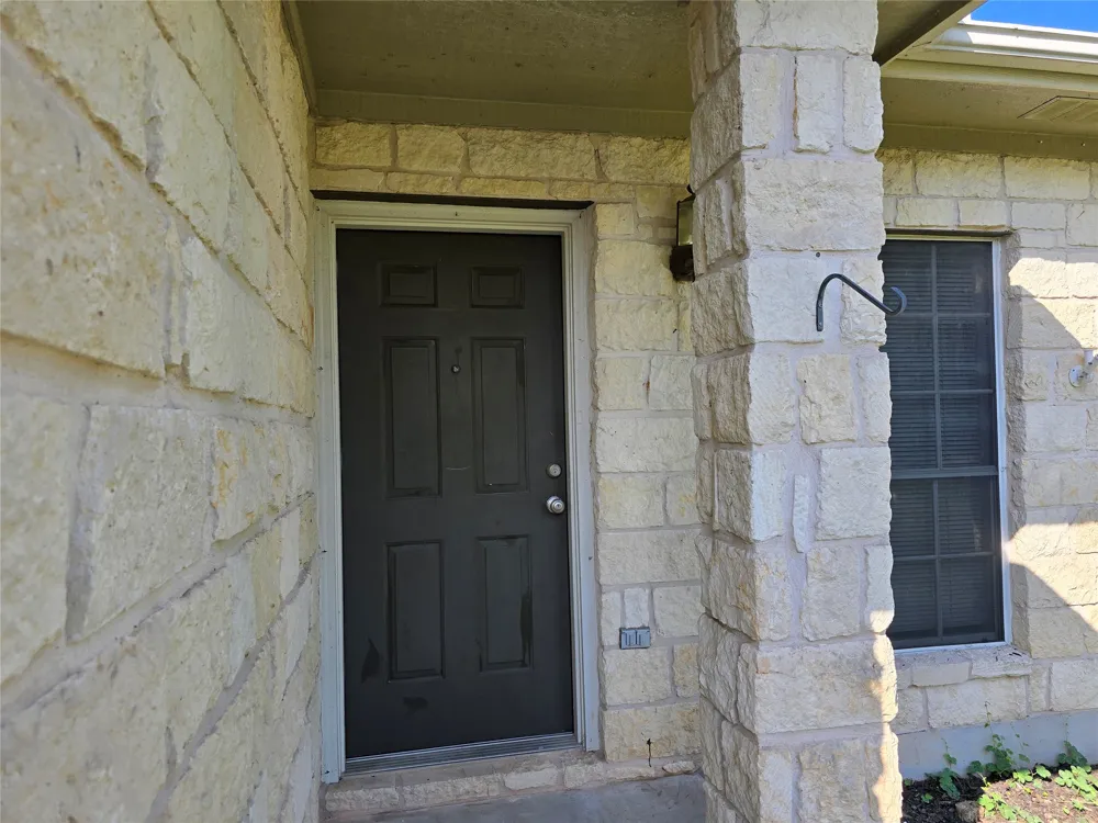 8701 Weiser Drive #B Austin, TX 78729