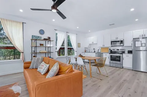 2076 Dry Creek