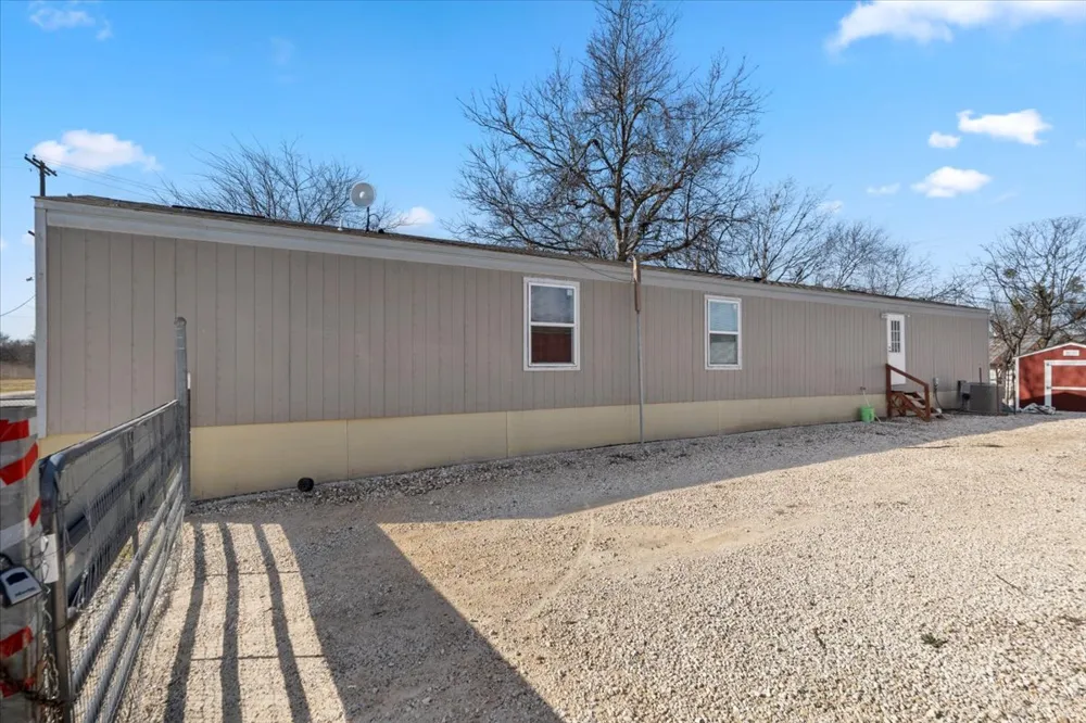 341 SW Front Street Bartlett, TX 76511