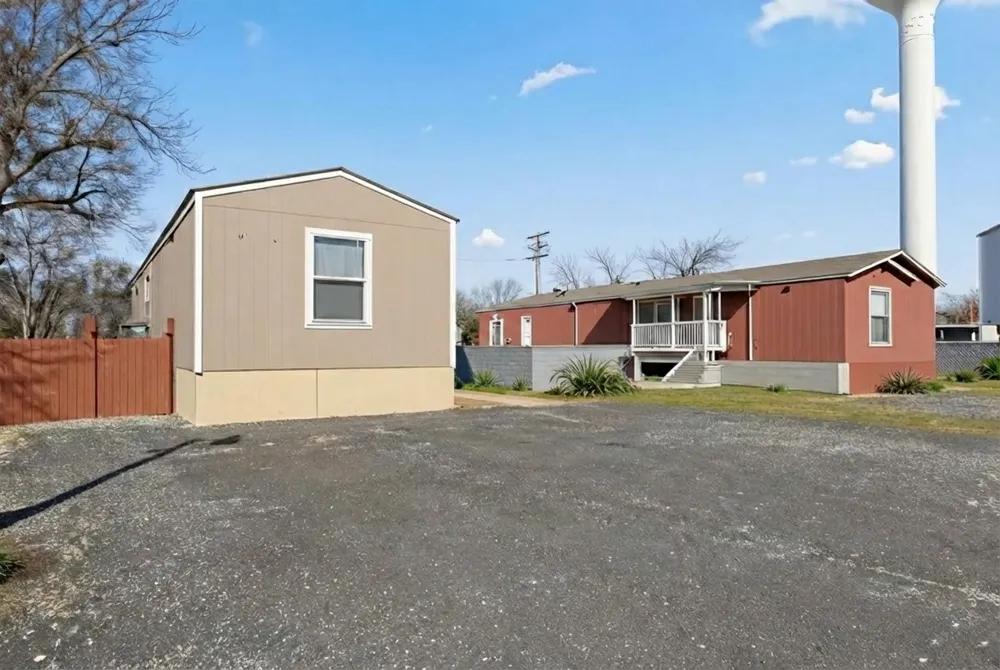 341 SW Front Street Bartlett, TX 76511